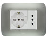 Toma corriente SCHUKO 10/16 más toma corriente 10A 250V plata armado